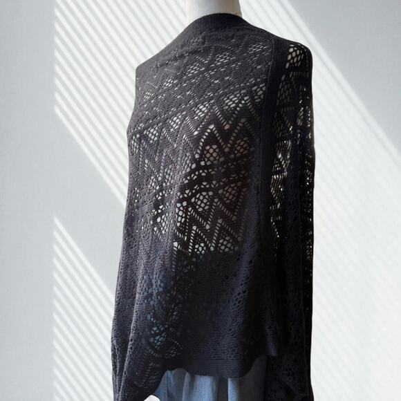 Whimsigoth black crochet poncho - Picture 3 of 3